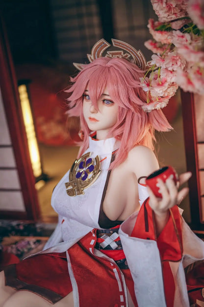  Yae Miko Genshin Impact cosplay sex doll, pink hair, sensual miko outfit, tatami room red cup – anime cosplay lifesize doll by TopLoveDoll,  red bell anklet, wooden geta sandals, Genshin Impact sex doll, sitting on the stairs, legs crossed, holding a J-style red cup, bust shot, purple eyes